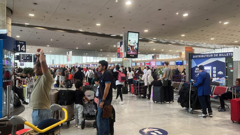 Terminal 2C Aéroport Roissy CDG vers Kuala Lumpur